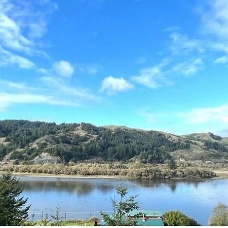 Rogue River Landing Resort Gold Beach Exteriér fotografie